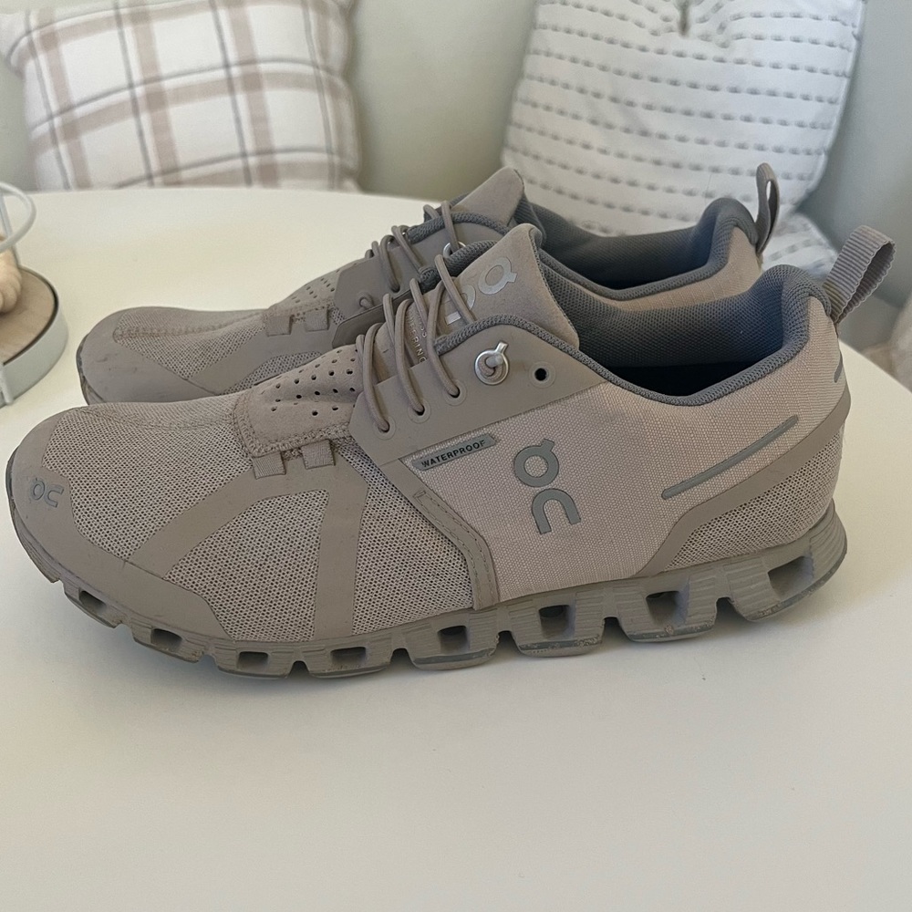 On Cloud Waterproof Running Shoes